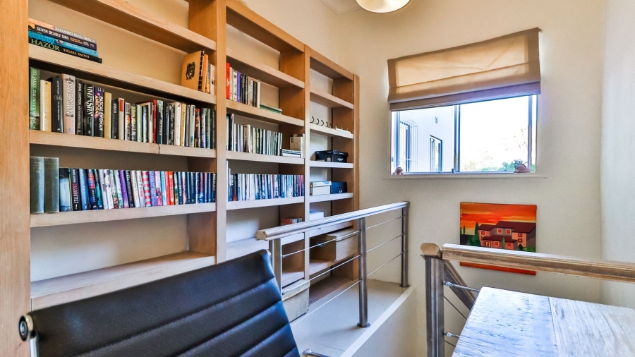 2 Bedroom Property for Sale in Sea Point Western Cape